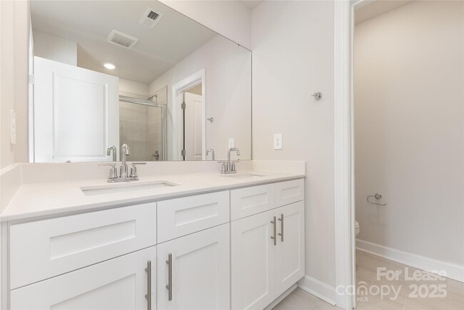 Building Photo - 1735 Braemar Vlg Dr