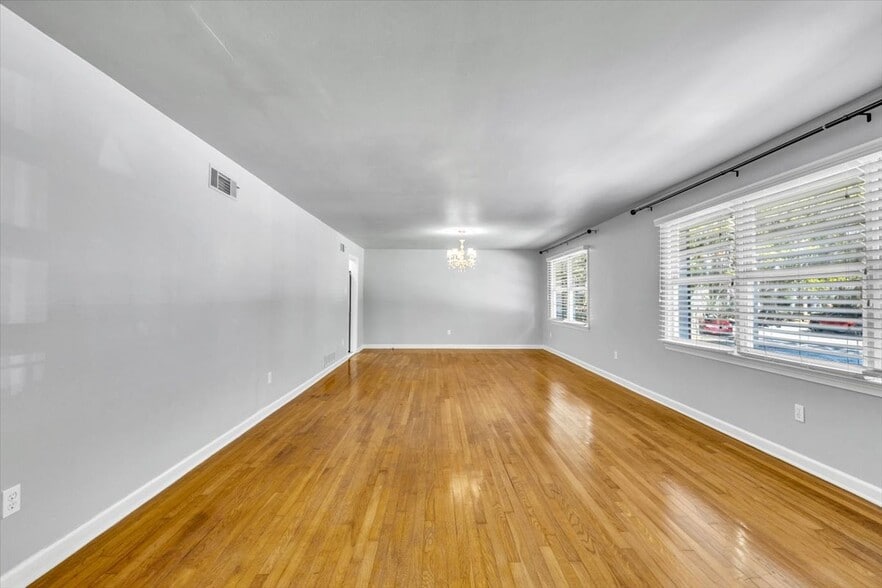 Building Photo - 317 Kensington Dr