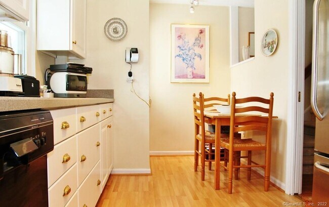 Building Photo - 45 Highland Rd