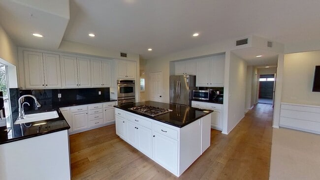 Building Photo - Spacious 4 Bed / 3 Bath Winchester Commons Home!