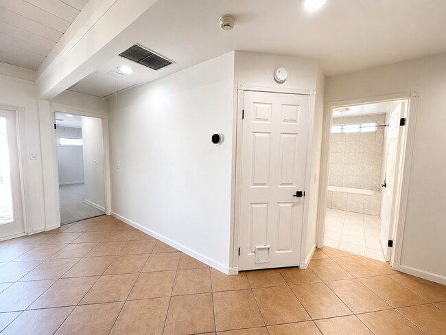 Building Photo - Beautifully Upgraded Los Altos Home!