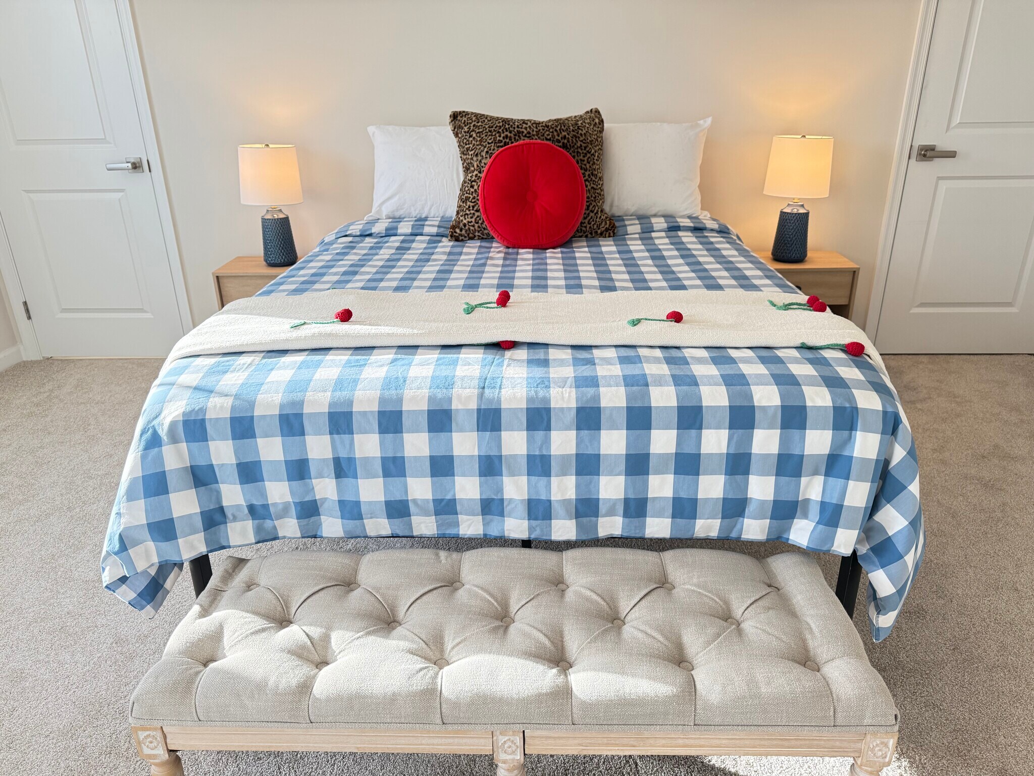 Master with en suite and 2 large walk-in closets - 122 Grove Hill Ter