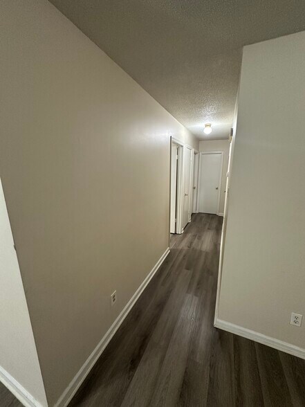 Building Photo - 104 Samarya Ln