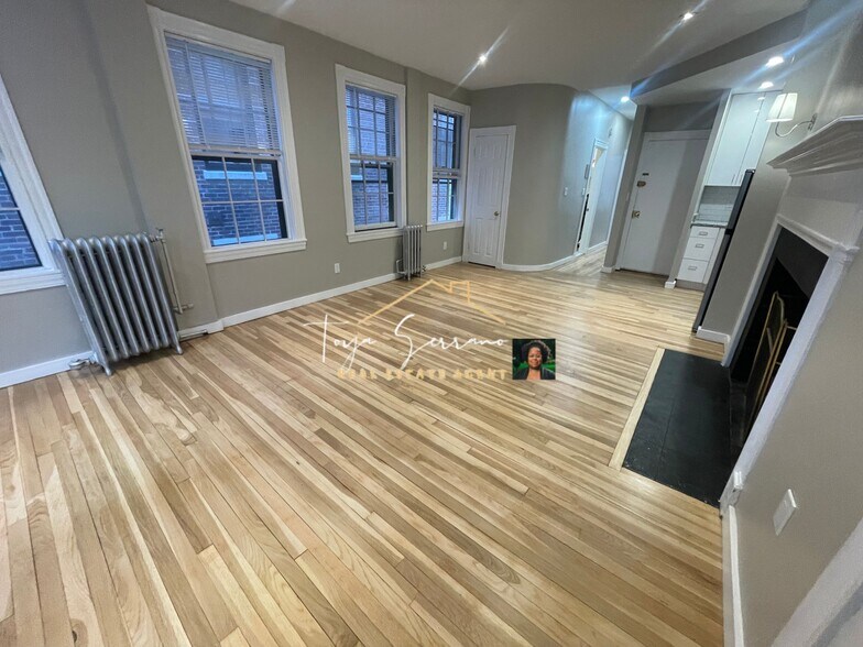 Building Photo - 82 Phillips St