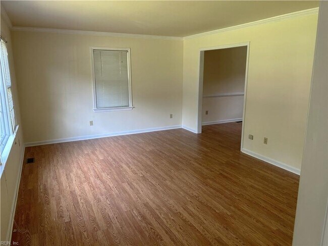 Building Photo - 203 Kenmar Dr