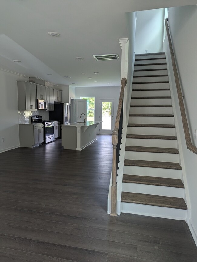 Building Photo - 677 Mirkwood Ave