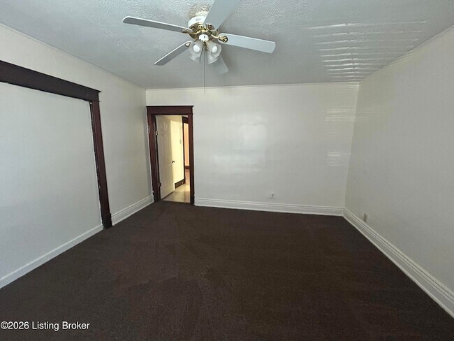 Building Photo - 402 Amy Ave