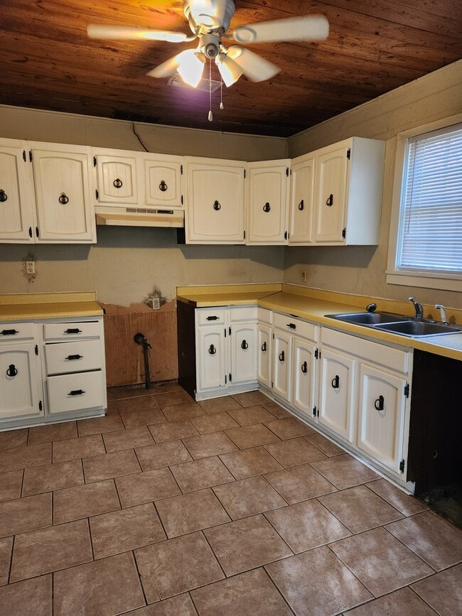 Building Photo - 239 West Dr