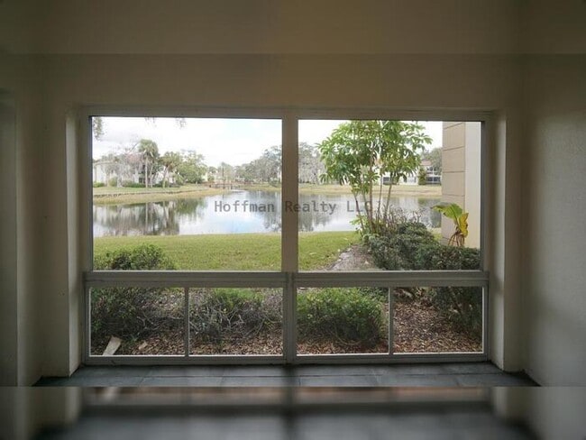 Building Photo - Lakefront Condo in Carrollwood!