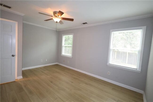 Building Photo - 1092 Mountain Springs Dr