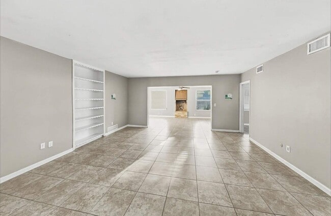 Building Photo - 12160 Croft Dr N