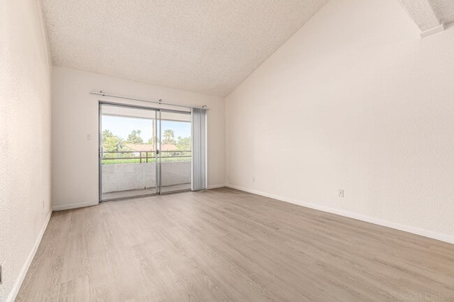 Building Photo - 7350 N Vía Paseo Del Sur