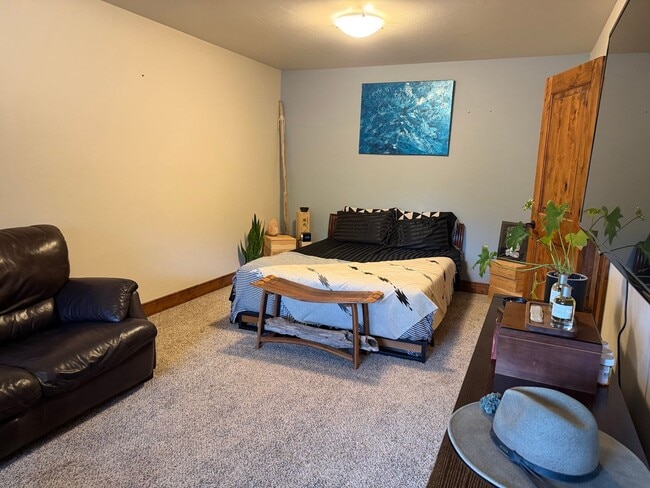 Building Photo - New Whitefish Rental - 3 Bedroom/2.5 Bath Beautiful Updated Home (Unfurnished). Available Aug 1st.
