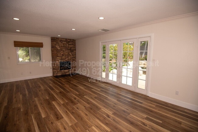 Building Photo - 1226 E Ensign Cir