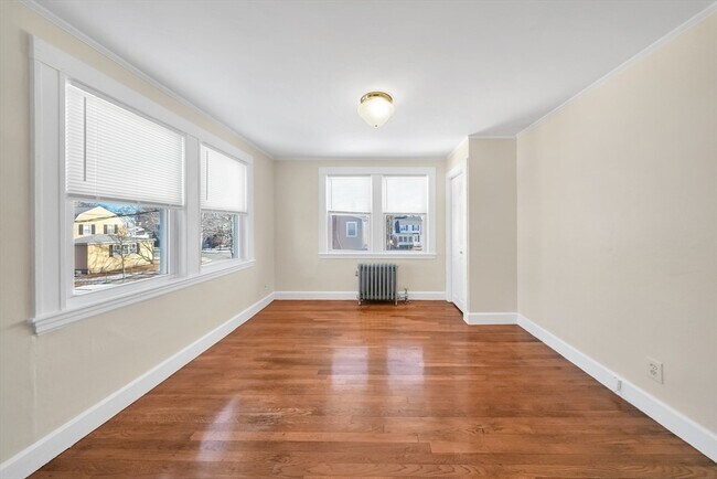 Building Photo - 25 5th Ave