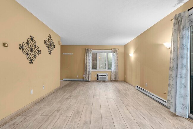 Building Photo - 120 Wooster St