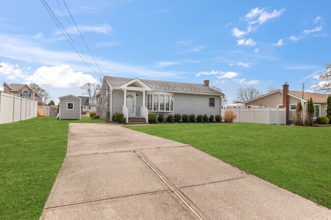 Building Photo - 7 Whiting Rd