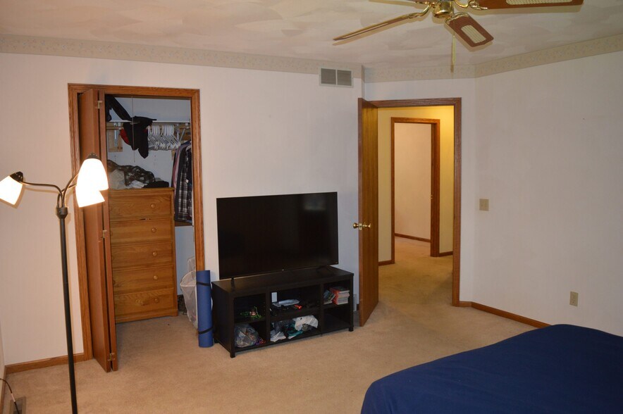 Building Photo - 7917 W Oakbrook Cir
