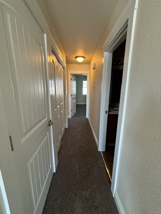 Building Photo - 115 Montalto Dr