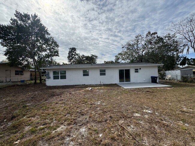 Building Photo - Recently Renovated 4/2 Home with Open Layout & Huge Backyard