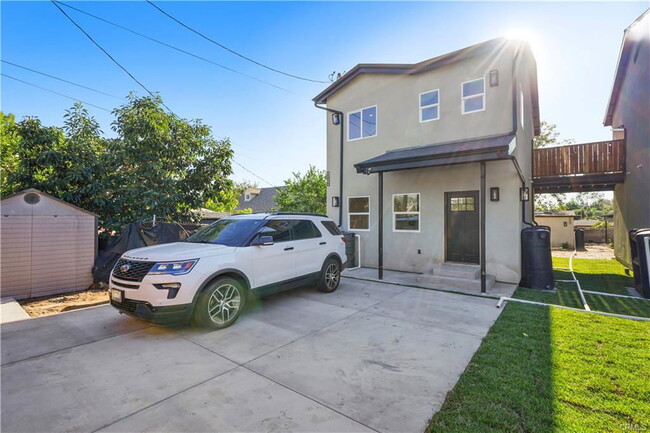 Building Photo - 11531 Dronfield Ave