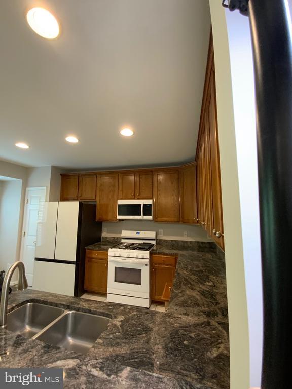 Building Photo - 5722 Governors Pond Cir