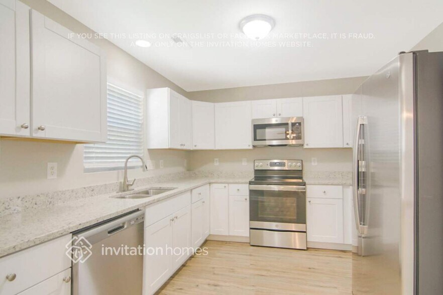 Building Photo - 914 Ujamaa Dr