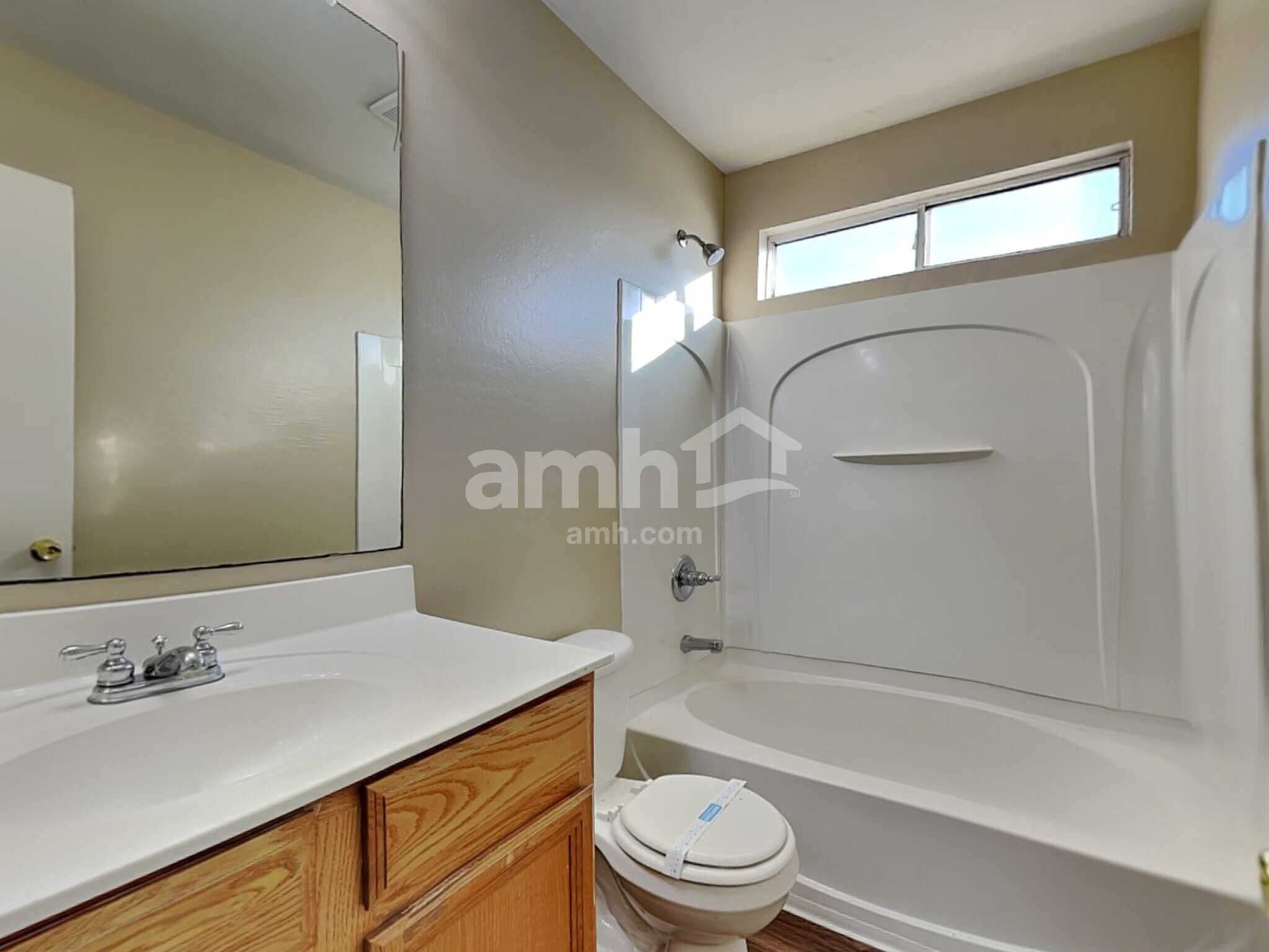 Building Photo - 1521 S 122nd Ave