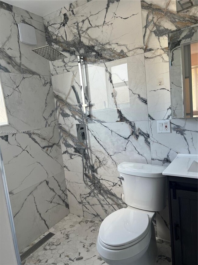 Building Photo - 225 SE 16th Ave