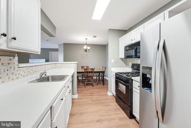 Building Photo - 8091 Lacy Dr