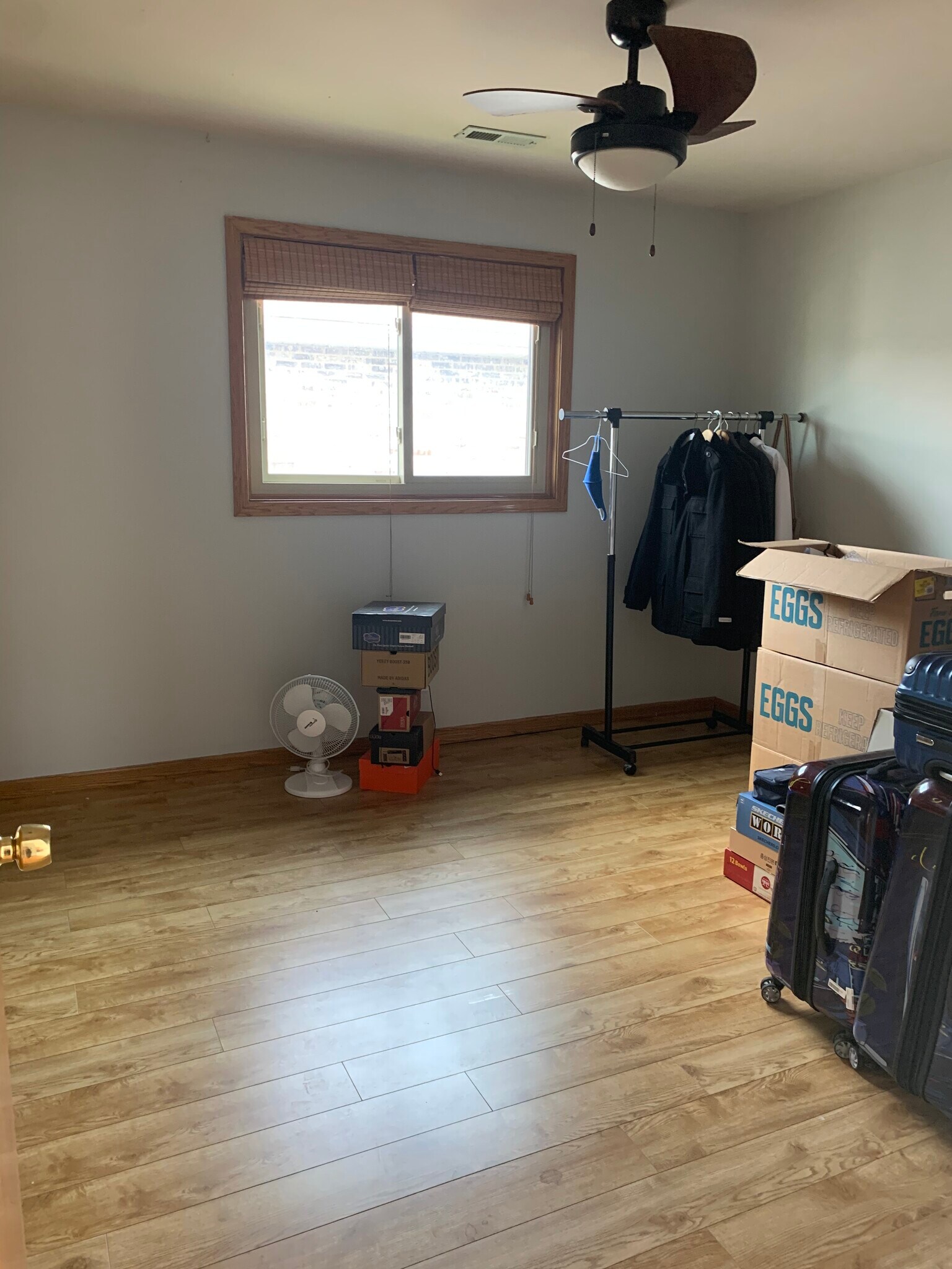 Building Photo - 8826 N Chester Ave