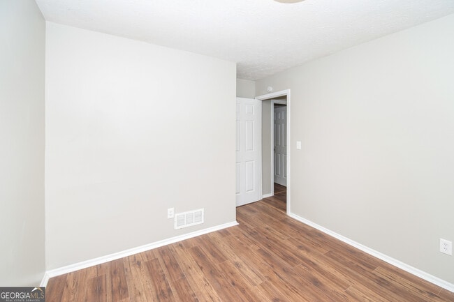 Building Photo - 2215 Fairway Cir SW