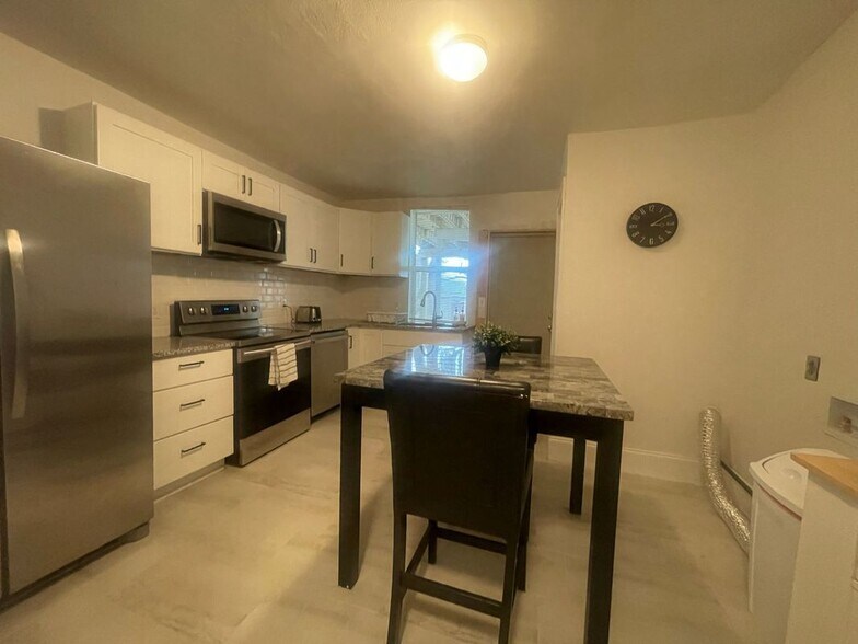 Building Photo - 9611 3rd View St