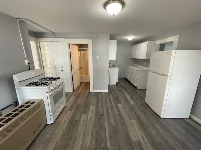 Building Photo - Second floor 4 Bedroom 1 Bathroom Two Stor...