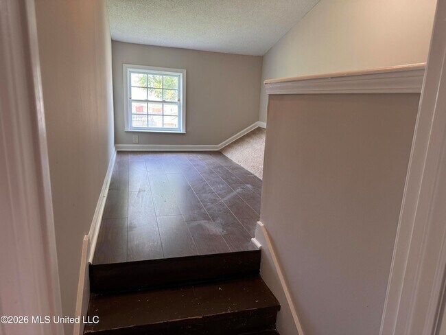 Building Photo - 5628 Kaitlyn Dr E