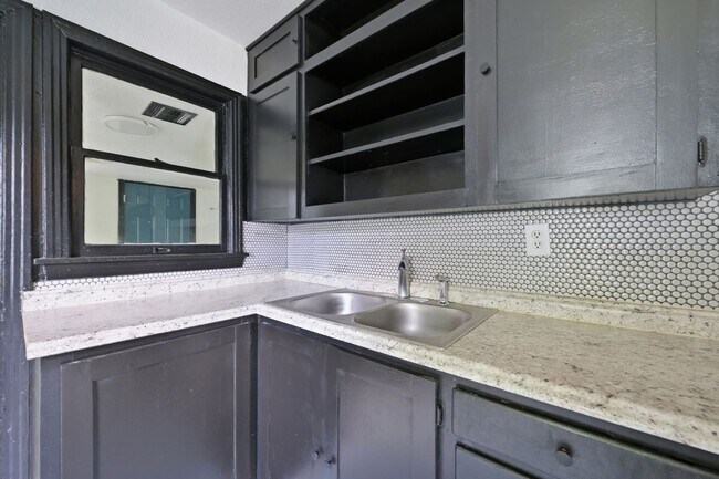 Building Photo - 808 H St NW