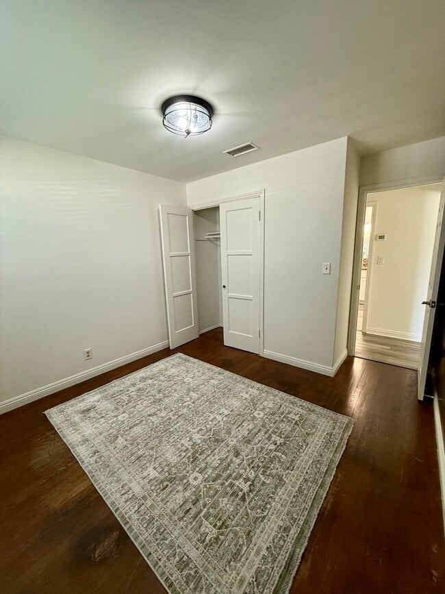 Building Photo - Beautiful 3 bedroom 1 bath home