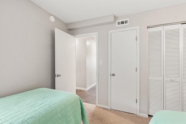 Building Photo - 1500 Cenith Dr