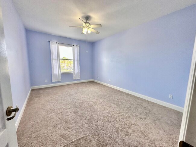 Building Photo - 3900 Playa Del Sol Dr