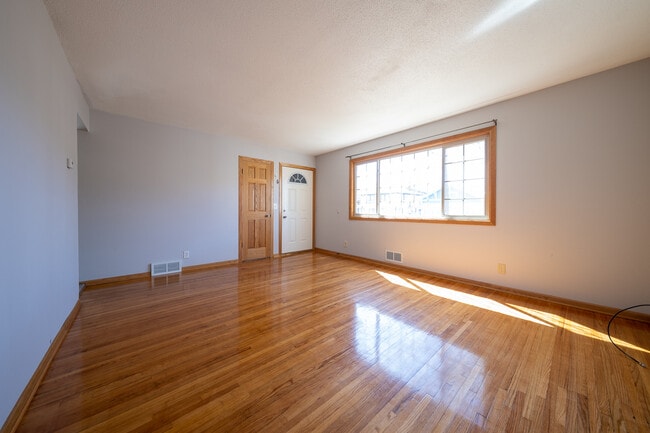 Building Photo - 3821 Clinton Ave