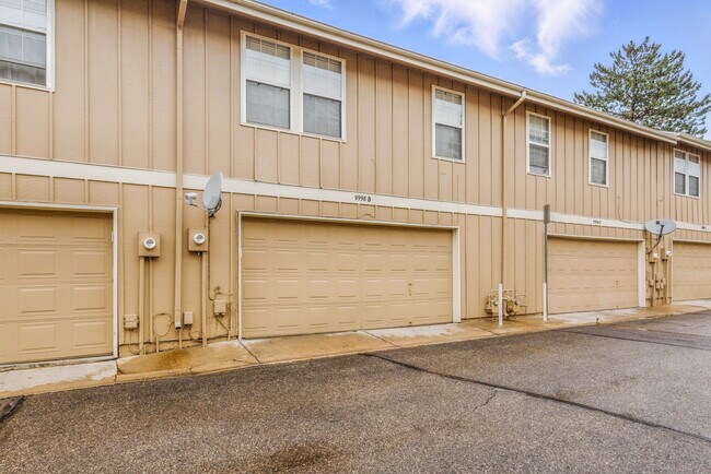 Building Photo - 9998 Grove St