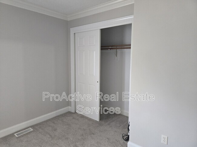Building Photo - 674 Lord Dunmore Dr