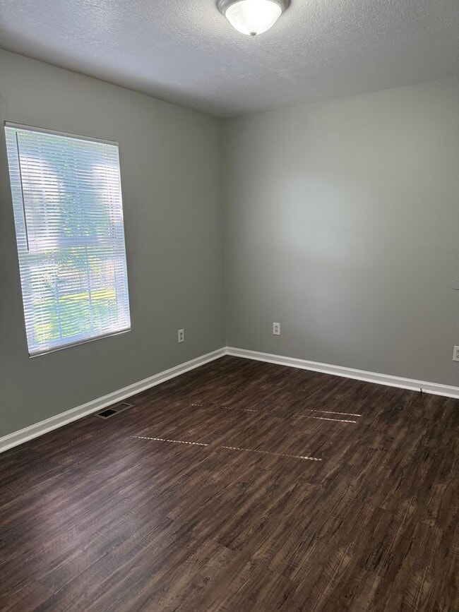 Building Photo - Charming 3 bedroom 2 bath bungalow- brand ...
