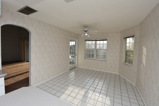 Building Photo - Salt water canal, 2 story home