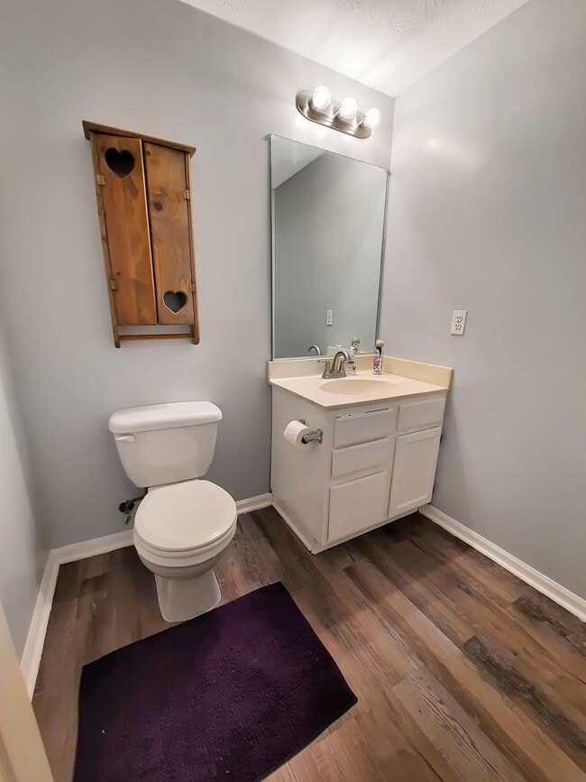 Building Photo - Spacious 3BR/2.5BA End-Unit TH in Windsor Mill + Move-In Special!