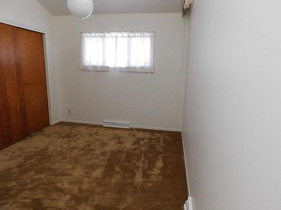 Building Photo - 205 Pell Cir