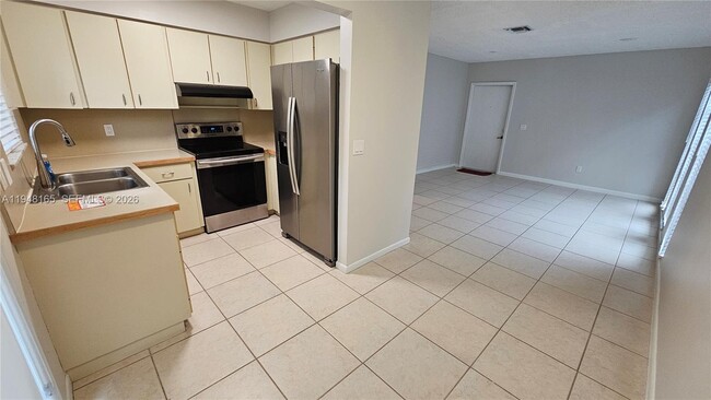 Building Photo - 2513 Hayes St