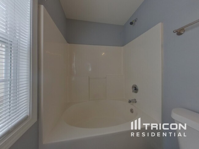 Building Photo - 10429 Hugue Way