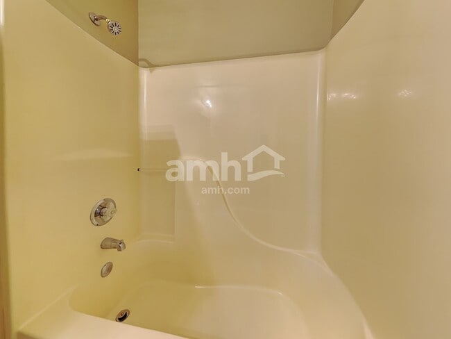 Building Photo - 131 Kingsbridge Dr