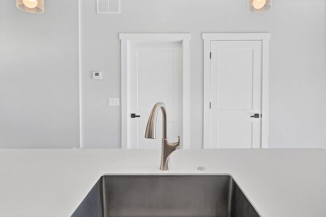 Building Photo - Stylish & Move-In Ready Homes in the Desir...